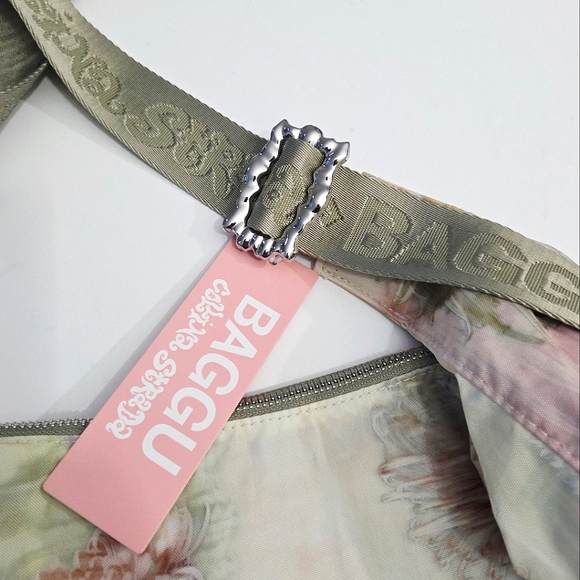 BAGGU X COLLINA STRADA MEDIUM NYLON CRESCENT BAG - CREAM CHRYSANTHEMUM - Picture 4 of 8